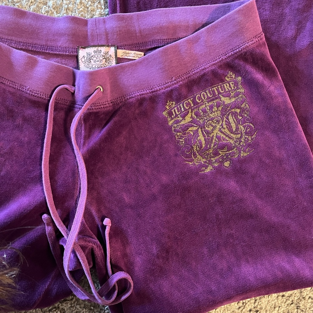 Y2K Vintage 2000’s Juicy Couture Purple Velour Pants W/ Gold Emblem Size Medium